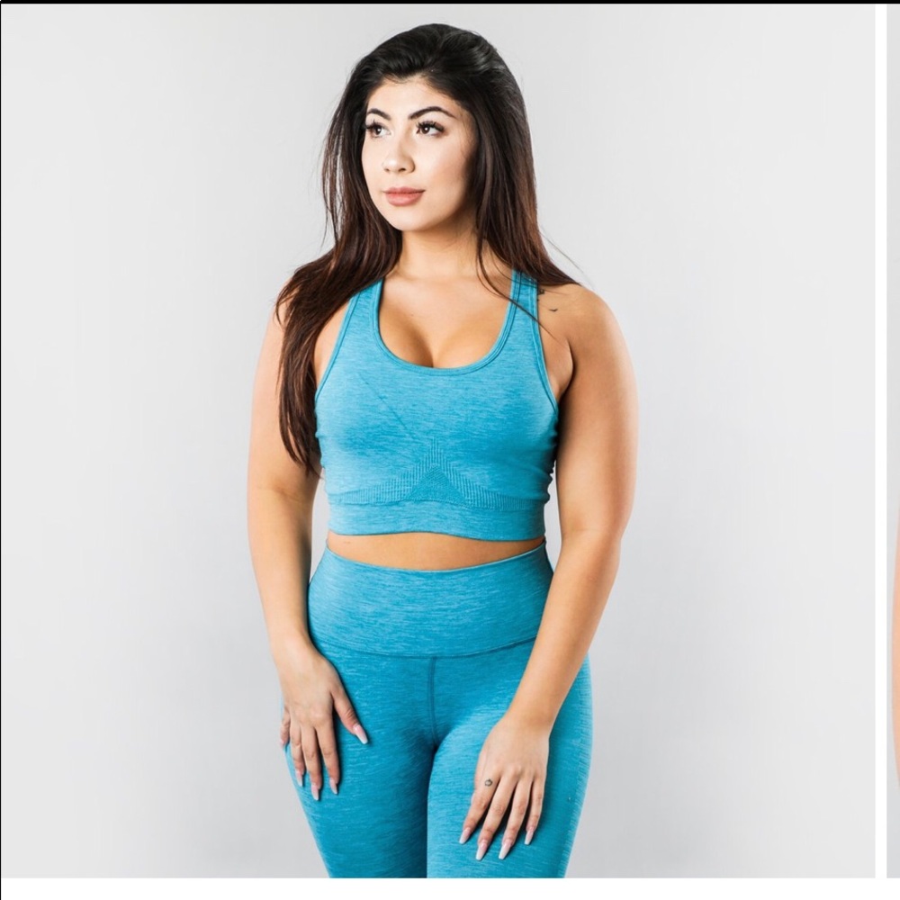 Alphalete Aero Bra - Picture 1 of 3